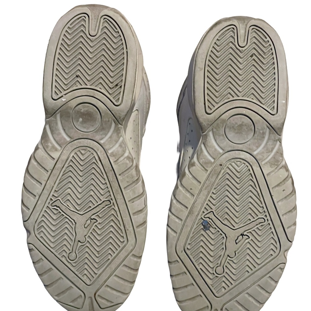 Jordan Cream Sneakers for Effortless Style - Picture 6 of 7